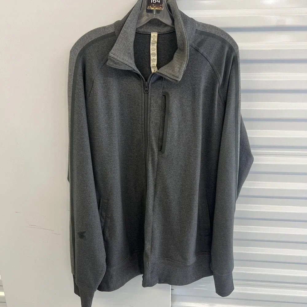 Lululemon Athletica Kung Fu II Jacket Mens XL Gray Full Zip Stand Collar